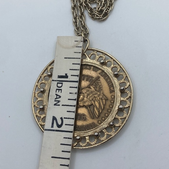 Vtg 1776 - 1976 Unites States Of America Liberty Bell Bicentennial Coin Necklace - Picture 5 of 6